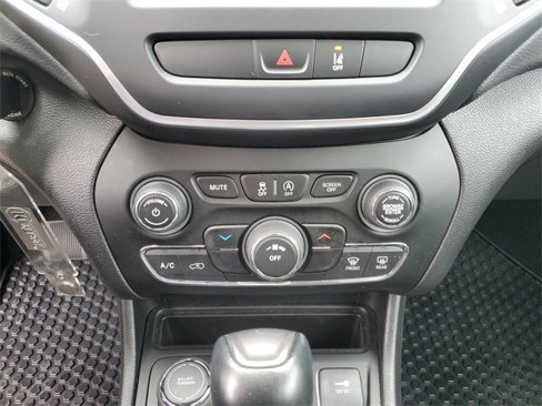 Certified 2022 Jeep Cherokee Latitude image 28