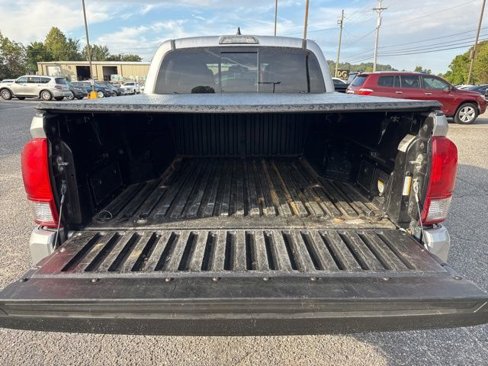 Used 2017 Toyota Tacoma SR image 11