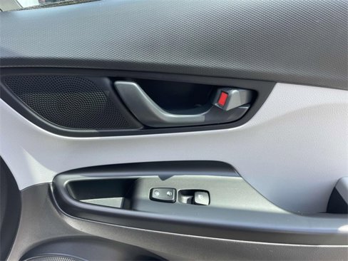 Certified 2023 Hyundai Kona SEL image 9