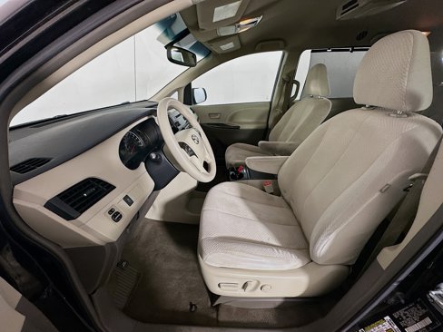 Used 2013 Toyota Sienna LE image 13