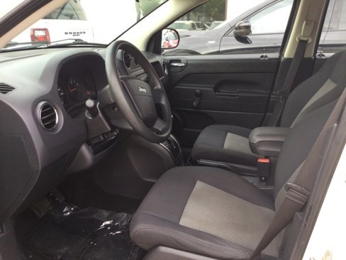 Used 2010 Jeep Compass Sport image 9
