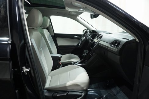 Used 2021 Volkswagen Tiguan SEL w/ 2-Row Tiguan MDO Package image 12