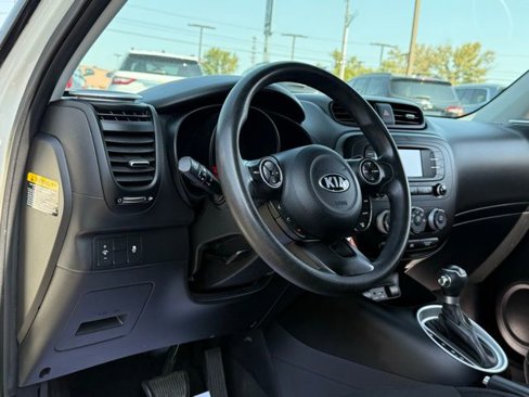 Used 2016 Kia Soul + image 15