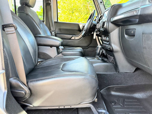 Used 2018 Jeep Wrangler Unlimited Sahara image 23