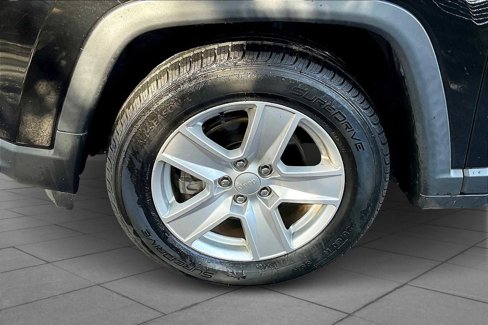 Used 2022 Jeep Compass Latitude image 9