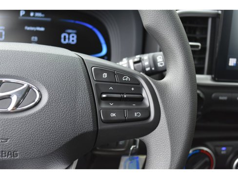 New 2025 Hyundai Venue SE image 20