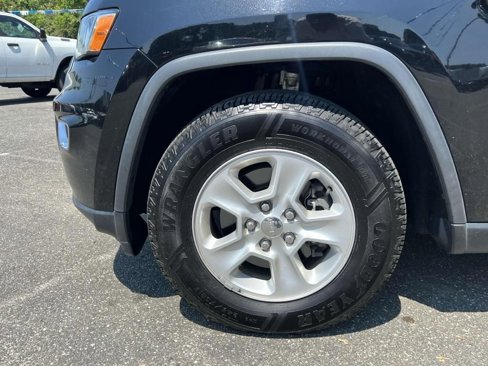 Used 2017 Jeep Grand Cherokee Laredo w/ Quick Order Package 23E image 10