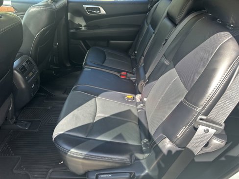 Used 2020 Nissan Pathfinder Platinum image 12