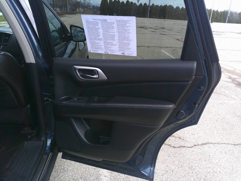 Used 2013 Nissan Pathfinder Platinum w/ Platinum Premium Pkg image 16