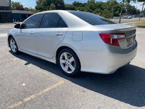 Used 2012 Toyota Camry SE image 7