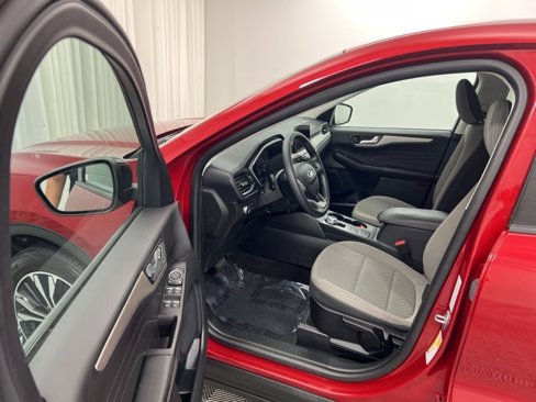 Used 2021 Ford Escape SE w/ SE Sport Appearance Package image 13