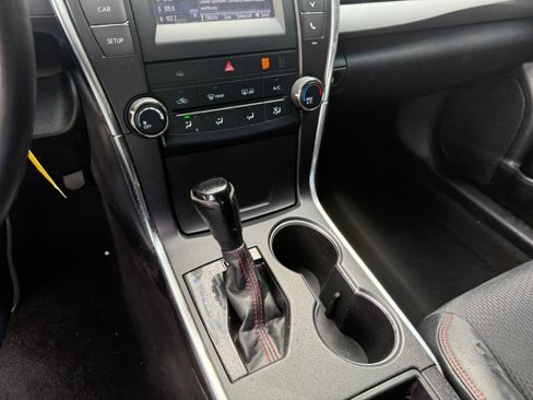 Used 2017 Toyota Camry SE image 26