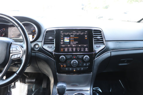 Used 2020 Jeep Grand Cherokee Limited w/ Luxury Group II image 19
