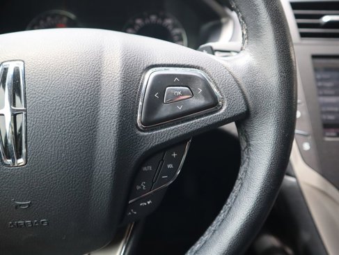 Used 2016 Lincoln MKZ image 22