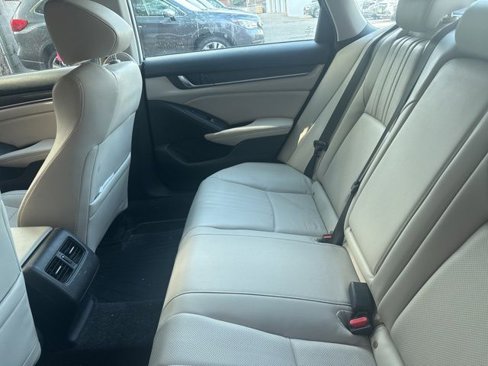 Used 2018 Honda Accord Touring image 8