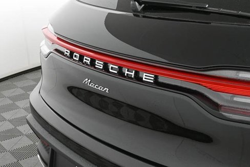 Certified 2025 Porsche Macan image 31