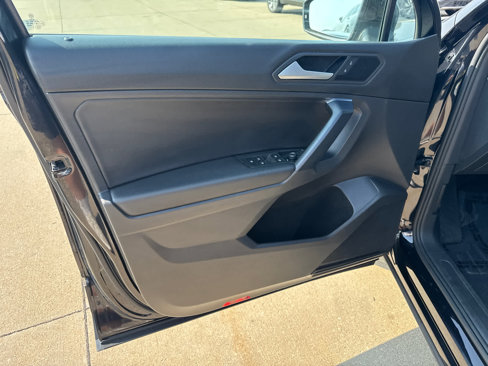 Used 2021 Volkswagen Tiguan SE w/ Panoramic Sunroof Package image 22