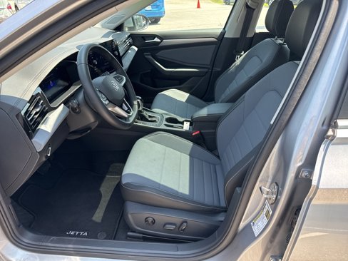 Used 2025 Volkswagen Jetta SE image 15