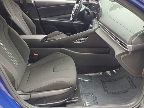 Used 2023 Hyundai Elantra SEL w/ Convenience Package image 3