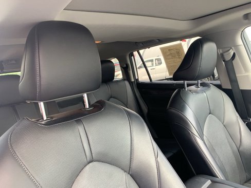 Used 2022 Toyota Highlander Limited image 19