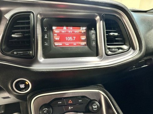 Used 2016 Dodge Challenger SXT image 15