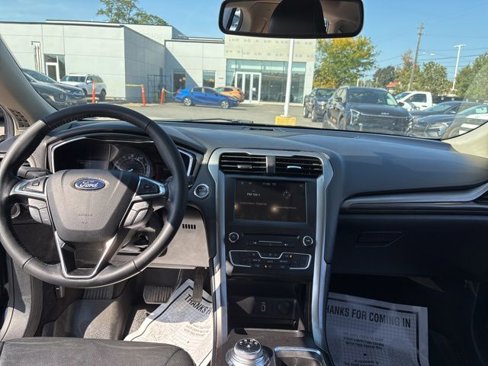 Used 2017 Ford Fusion SE w/ Fusion SE Technology Package image 20