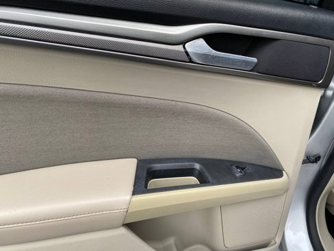 Used 2019 Ford Fusion SE image 33