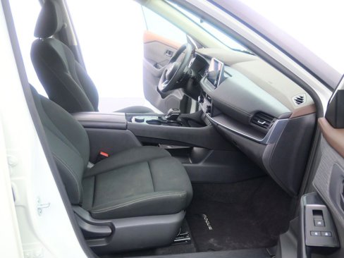 Used 2023 Nissan Rogue S image 13