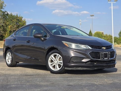 Used 2016 Chevrolet Cruze LT image 2