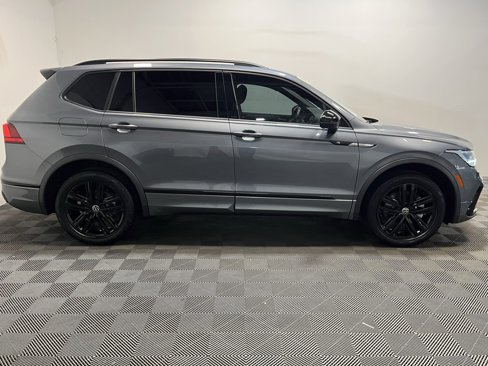 Used 2022 Volkswagen Tiguan SE R-Line image 4