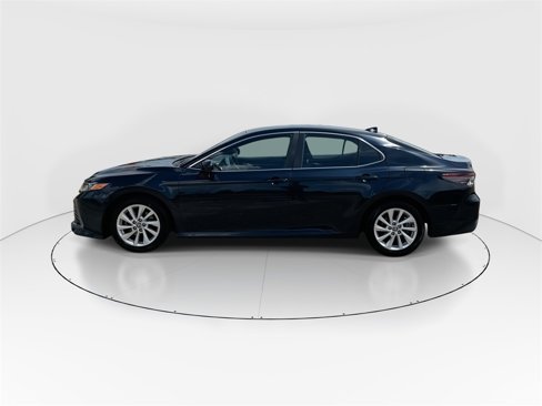 Used 2021 Toyota Camry LE image 5