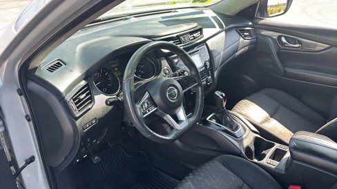 Used 2017 Nissan Rogue SV w/ SV Family Package image 25