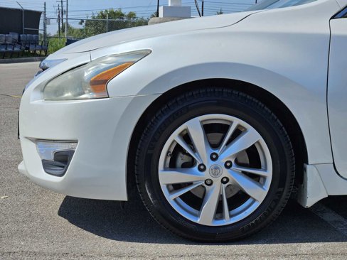 Used 2014 Nissan Altima 2.5 SV image 8