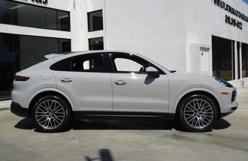 Used 2023 Porsche Cayenne Platinum Edition image 8