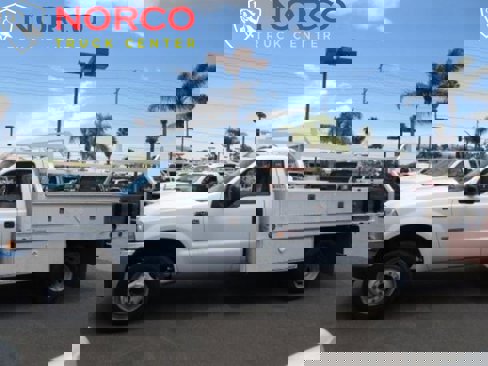 Used 2004 Ford F450 XL image 3