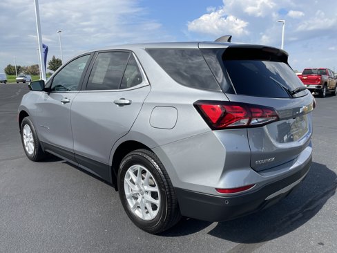 Used 2023 Chevrolet Equinox LT w/ Driver Convenience Package image 3