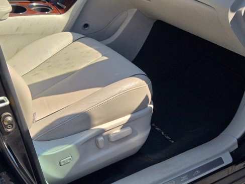 Used 2011 Toyota Venza w/ Leather Pkg image 6