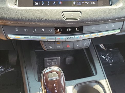 Used 2023 Cadillac XT4 Luxury w/ Cold Weather Package image 16