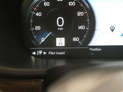 Used 2019 Volvo S90 T6 Momentum image 27