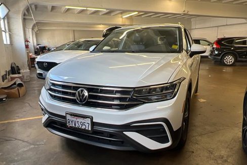 Used 2022 Volkswagen Tiguan SE image 2