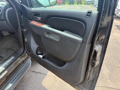 Used 2012 Chevrolet Suburban LTZ image 23