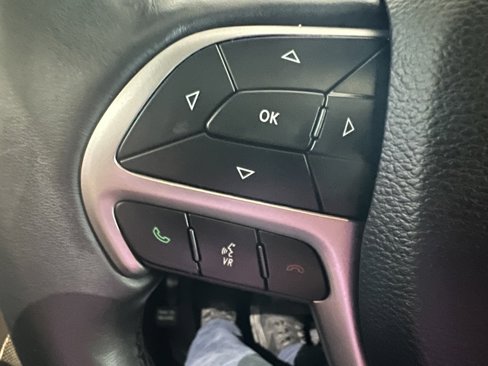 Used 2019 Jeep Grand Cherokee Altitude image 45