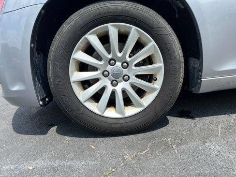 Used 2014 Chrysler 300 image 17