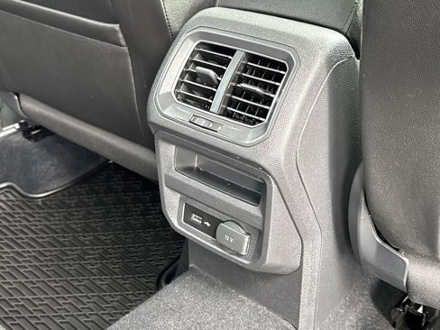 Used 2018 Volkswagen Tiguan SEL image 21