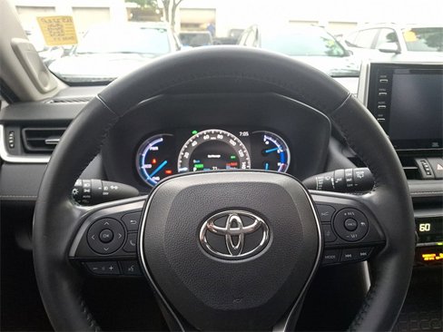 Used 2020 Toyota RAV4 Limited image 19