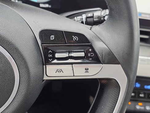 Used 2022 Hyundai Elantra Limited image 28