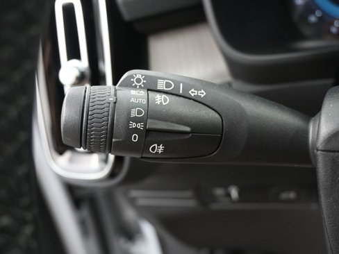 Certified 2022 Volvo XC40 P8 Recharge Ultimate image 17
