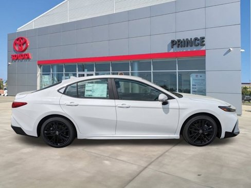 New 2025 Toyota Camry SE image 3