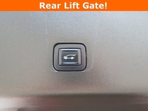 Used 2022 Chevrolet Traverse LT w/ LT Premium Package image 37