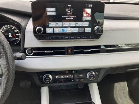 Used 2023 Mitsubishi Outlander SEL image 6